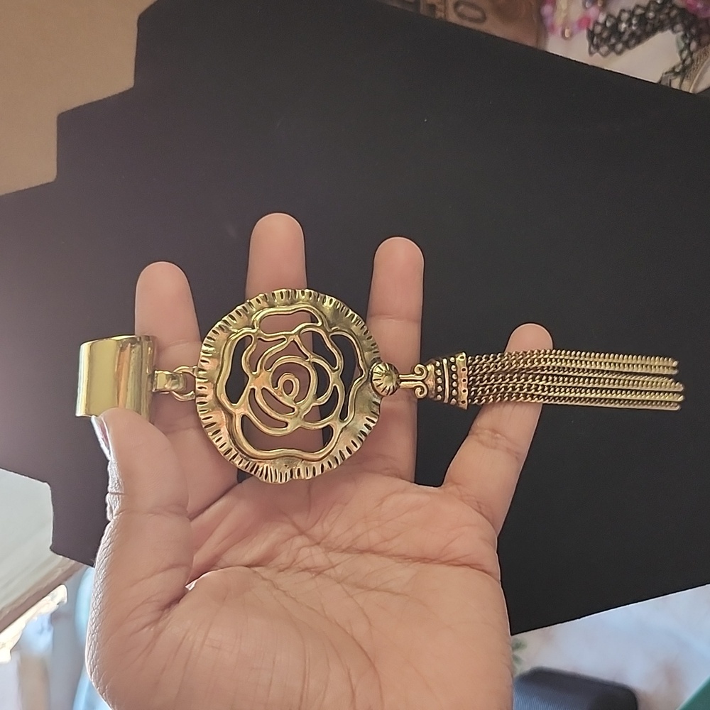 Rose pendant
